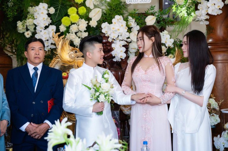 Lan Trinh trong lễ đính hôn con gái: “Hôm nay, mẹ không còn sợ điều gì nữa”