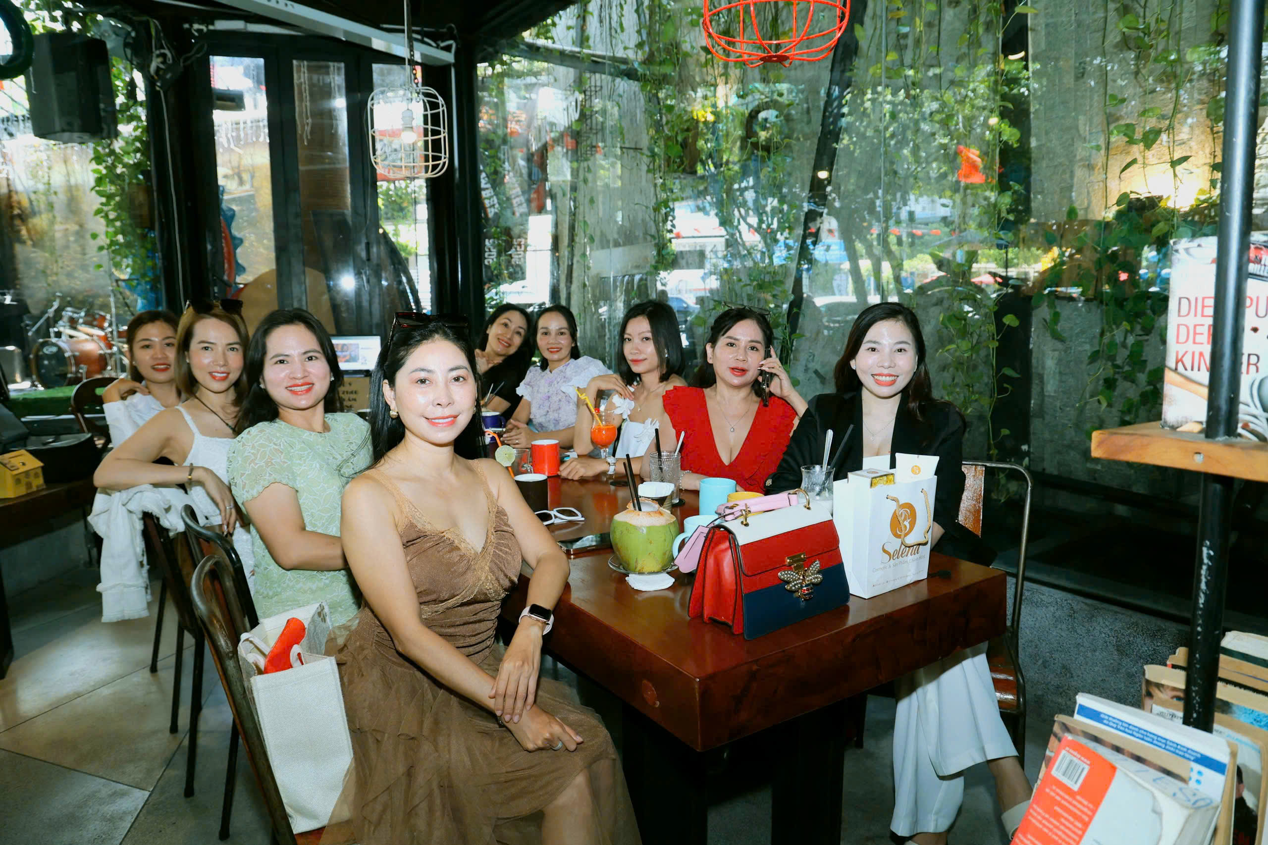 Hoa hậu Đại sứ Toàn cầu Nguyễn Hạnh Nguyên cùng dàn người đẹp Khánh Hòa khởi động Hoa hậu Doanh nhân Hương sắc Việt Nam 2025