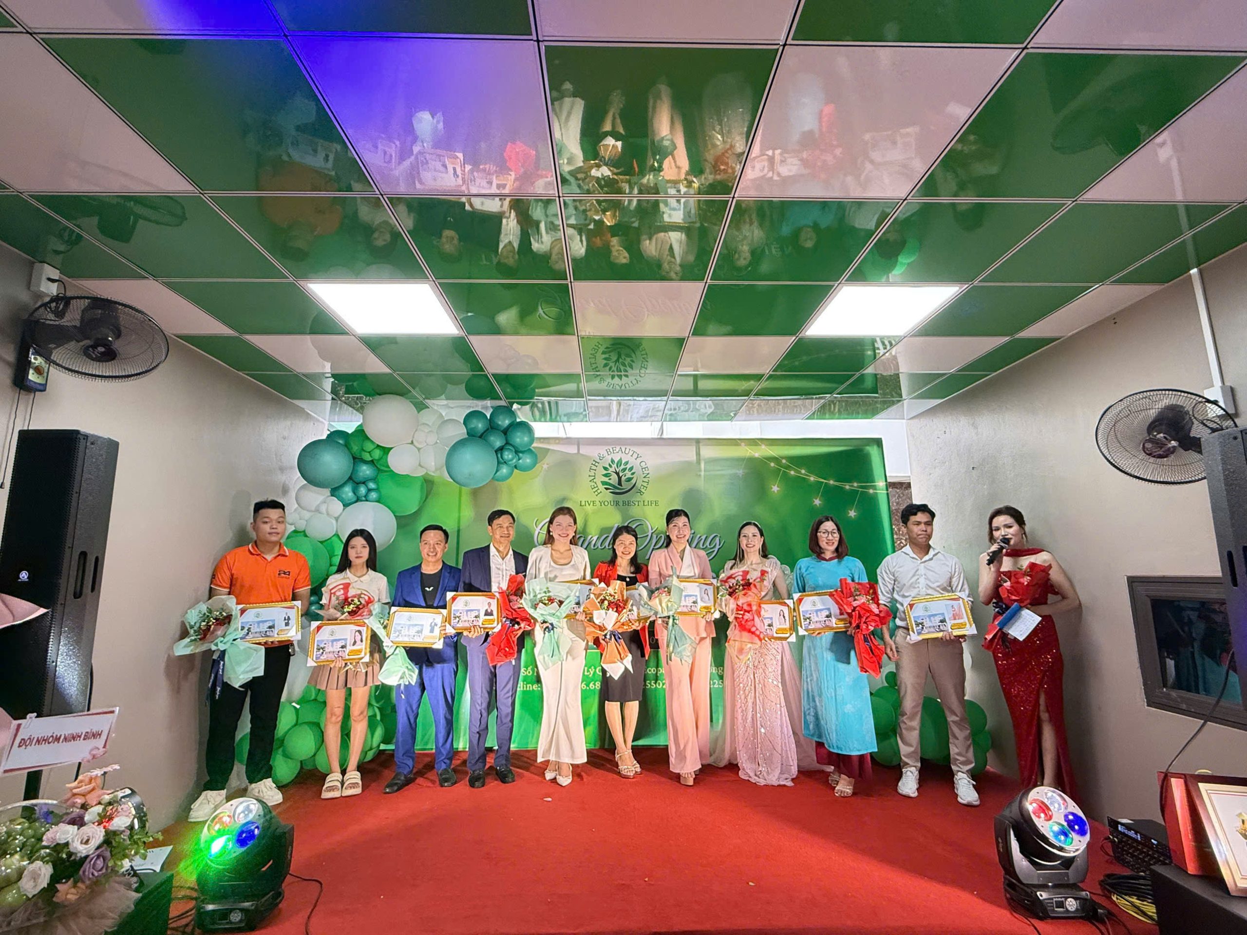 Hoa hậu Vũ Thục Hiền cùng các cộng sự khai trương Trung tâm Chăm sóc Sức khỏe & Sắc đẹp Toàn diện